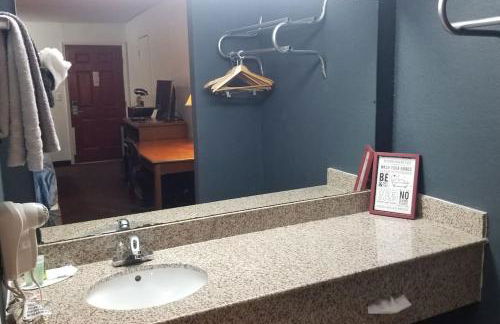 Hotel 2 Queen Beds Hotel Room 226 Booking - Foto 8