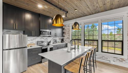 The Loft- Steps from the Lake & Dining- This newly renovated 2 bedroom loft in the heart of McCall - Foto 2