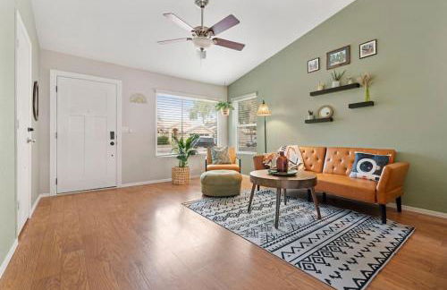 Sunkissed Private Pool 3BR Oasis w Outdoor Lounge - Foto 8