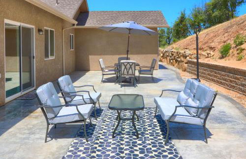 Yosemite Hilltop Gated Villa near Oakhurst, Bass Lake and Mariposa w EVCharger Hottub Grill and Awesome Views! - Foto 11