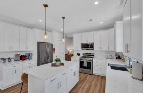 1 Block to Beach, Park 3 cars, Game Room and Balcony - Foto 20