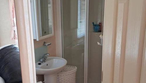 2Bed-Cabin Sleeps 4 WiFi Free Parking Sea Views - Foto 2