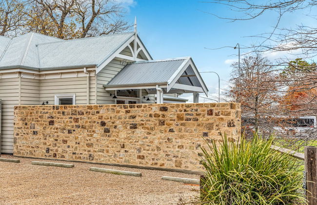 Grandview Accommodation - The Elm Tree Apartments - Photo 57