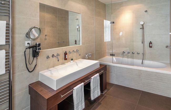 Golden Angel Suites by Adrez Living - Photo 27