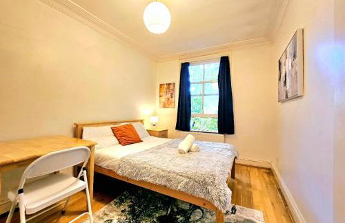 Beautiful Kensington Home with 4 beds, only 3 Minutes walk to Earls Court Station - Photo 25