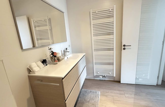 Spacious 3BR 2/5 BA Near Diamond District by Oneluxstay - Foto 13