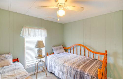 Boat and Fish Canal-Front Home on River - Foto 16