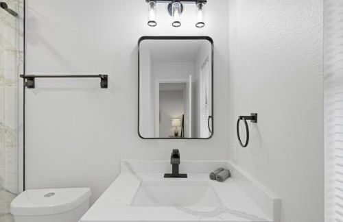 Walk to SXSW Venue, 2025 New Build Beauty at UT, Downtown, King Beds - Foto 37