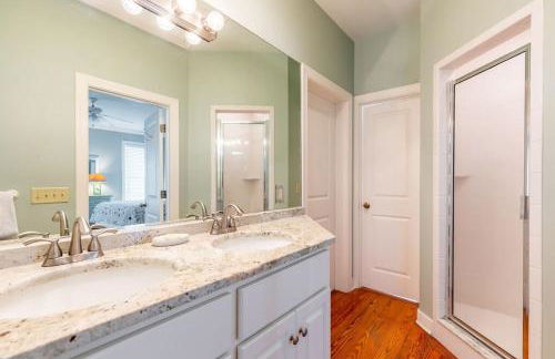 Centennial Coast Cottage - with Heated pool - Foto 39