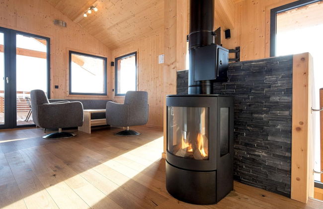 Chalet in Alps Near Ski Slopes With Jacuzzi - Photo 17