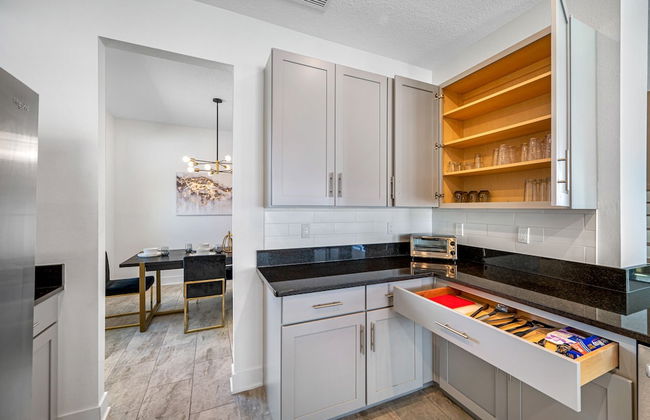 Luxury Modern Villa w/ Pool, Jacuzzi & Amenities! - Foto 22