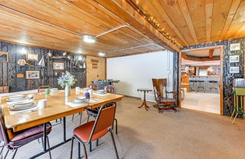 Lakefront Suring Home with Pool Table and Views! - Foto 6