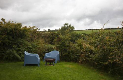Luxury Glamping Cabin with Outdoor Bath on Cornish Meadow - Photo 36
