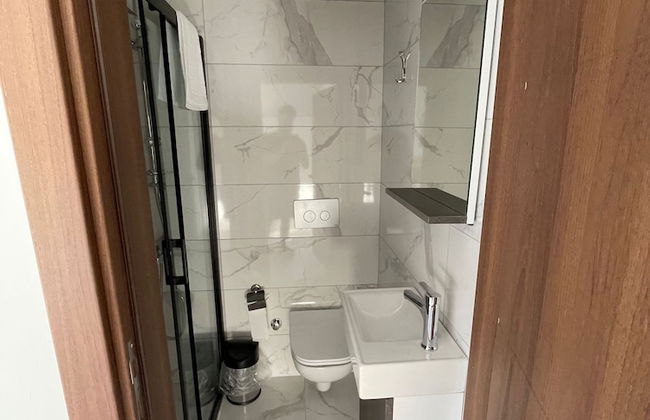 Royalova Hotel - Photo 11