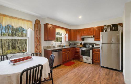 Melvin Village - 5 Bed 3 Bath Arcade Near Lake Pet Friendly fee applies - Foto 13