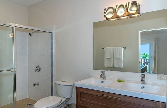 Nianna Coral Bay Stunning Townhouse- 5 - Photo 21