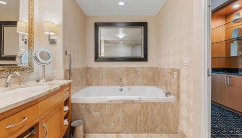 TRUMP 56th Floor - Sphere and Strip View - No Resort Fees - Foto 3, towels