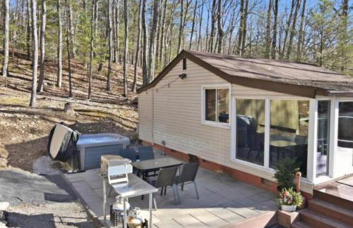 Pocono cabin with hot tub and private pool at Shawnee Mtn - Foto 57