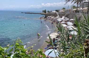 Khroma Luxury Suite 2 Beach front apartment - Photo 46