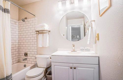 Modern Microsoft Redmond Campus Condo with Balcony - Foto 5