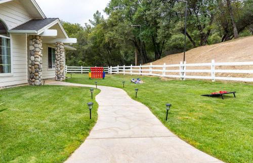 Yosemite and Bass lake I Hot tub I Game room I Sleeps 13 - Foto 11