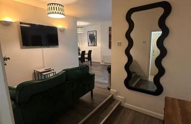 Spacious City Centre 2-Bedroom Apartment by StaySavvy Accommodation - Foto 40