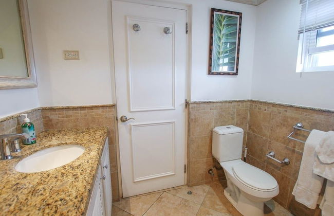 Modern 2-bed Apt Near Beach In St. Lawrence Gap 2 Bedroom Apts by Bluescape - Foto 45