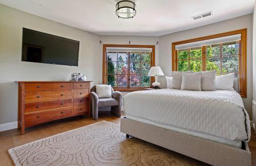 10 Acre Estate with Views Teahouse and Pickleball Court - Foto 40