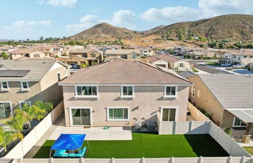 Entire Private Home with 5 Bedrooms 3 Bathrooms, 3000 sqft, Gated Yard, Garage, Nice View, Available Now - Foto 4