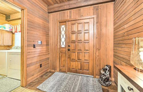 Spacious Syracuse Getaway with Waterfront Deck! - Foto 3