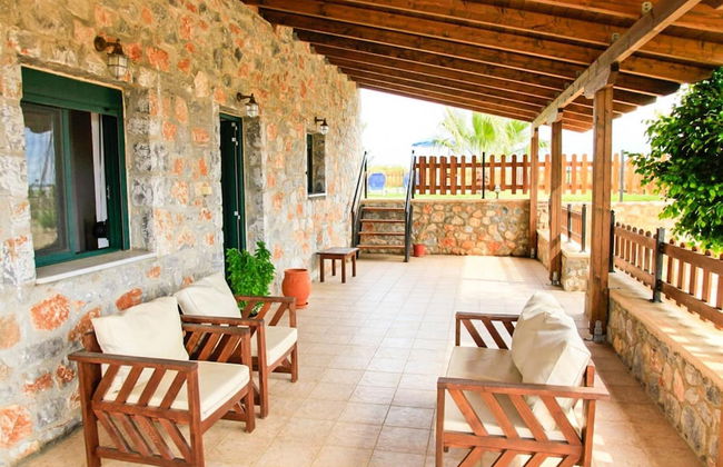 Theo Beach Villa Large Private Pool Walk to Beach Sea Views A C Wifi Car Not Required - 1843 - Foto 37