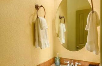 Riverfront Paradise w/ Hot Tub--Little River House - Foto 23