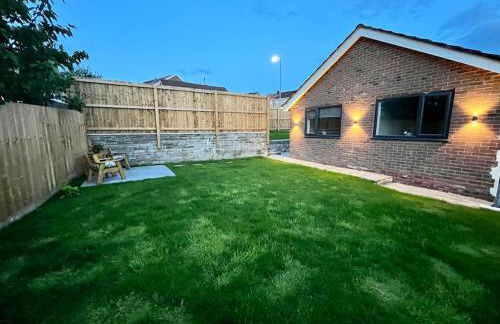 Modern Bungalow - Holiday or Contractors - Driveway Parking - Photo 14