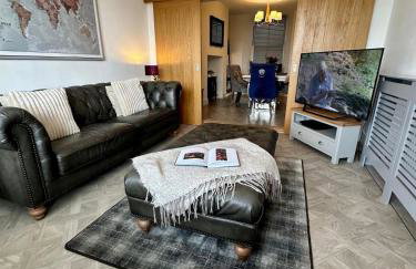 Luxury Pet Friendly 3 Bedroom Home with Copper Bath - Photo 1