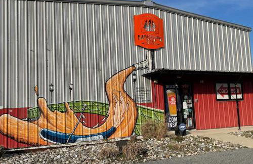 Poe Themed Home Close to Beaches and DE Turf - Foto 23