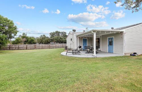 Adorable Southside ATM Cottage with Bikes, Pets OK - Photo 31