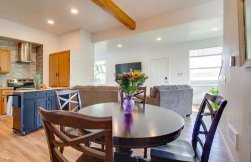 1 Mi to Dtwn Coos Bay Sleek Apt with Deck and Views! - Foto 9