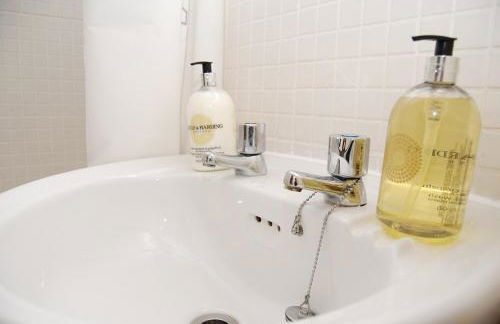 Fantastic 4 bed house with 3 bathrooms in pleasant location - Foto 10