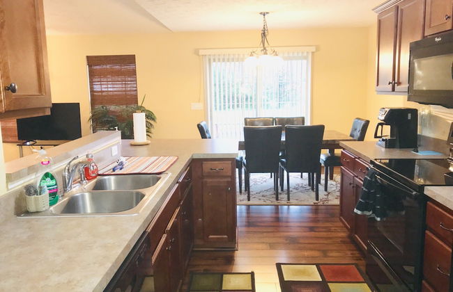 Spacious 3 BR Ranch House W Patio Yard in a Quiet Suburb - Foto 41