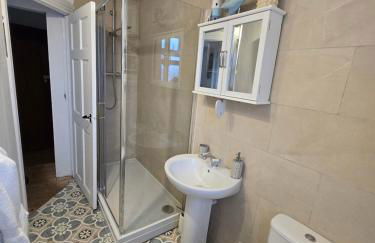 Old Road Cottage Pet Friendly Outdoors Beaches - Photo 11