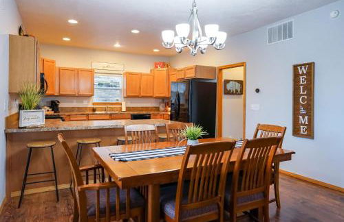 Cozy family home 2 blocks to river - Photo 3