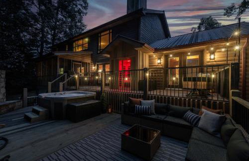 Monarch's Roost Luxe Cabin w Hot Tub and Sauna 10 Min to Helen - Foto 10