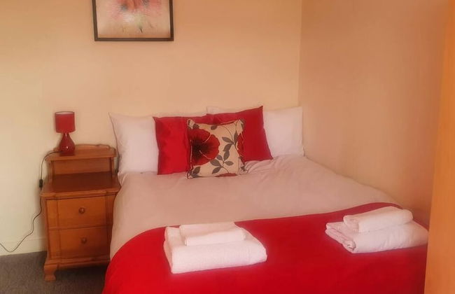 Lovely 4-bed Apartment in Harrow - Foto 2