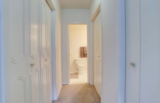 Crystal City Condo w Top Amenities - Photo 26
