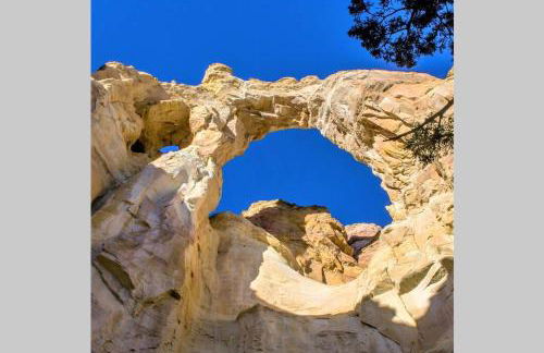 Red Rock Ranch Log Cabin: Large, Fully Furnished - Foto 11