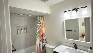 Next Getaway Home-3 Rooms, 4 Bed, 2 Bath, Backyard - Foto 3