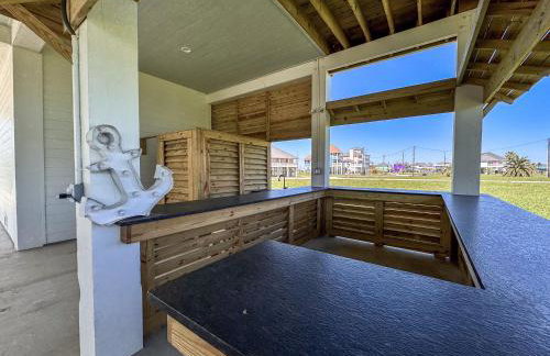 4BR Beach Haven - Deck, Gourmet Kitchen, Tiki Bar Fun - Foto 7