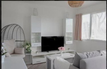 2 Bed Chalet Sleeps 4- Parking, Garden, Near Beach - Foto 9