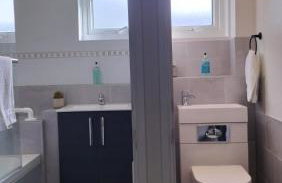 Leeson House in Harborne, Birmingham near Botanical Gardens, Queen Elizabeth Hospital, Birmingham University, Utilita Arena, Edgbaston Cricket Ground, Cadbury World and the Midland Art Centre, with free parking - Photo 27