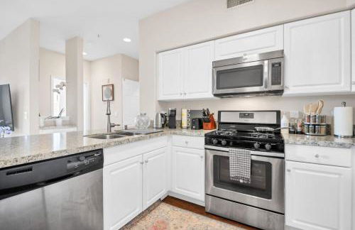 Lux Oasis in Woodland Hills - Foto 13